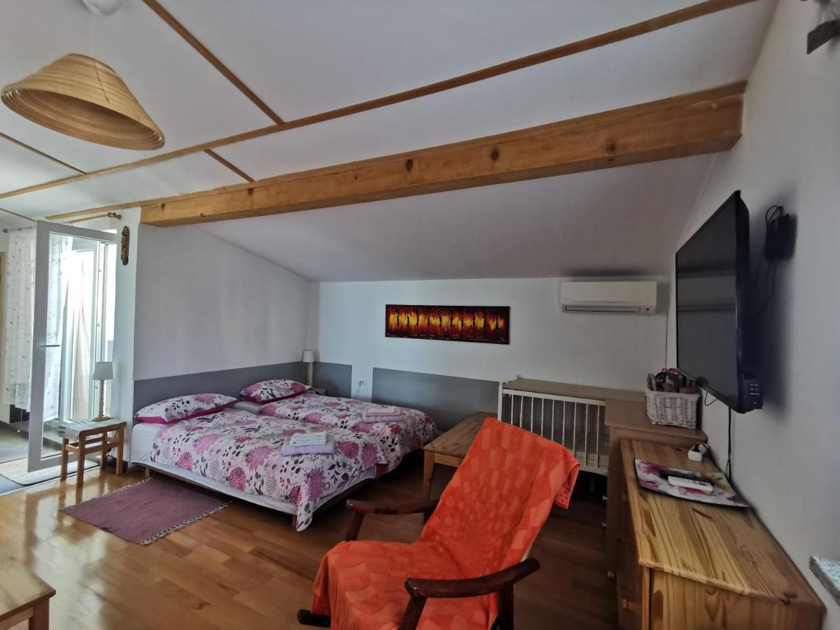 Anita Studio Apartment With Terrace リエカ エクステリア 写真